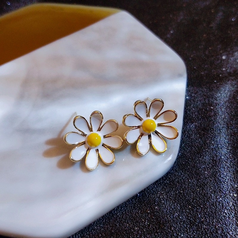 Anting Tusuk Desain Bunga Daisy Gaya Korea untuk Wanita Kekinian (Takota 058)