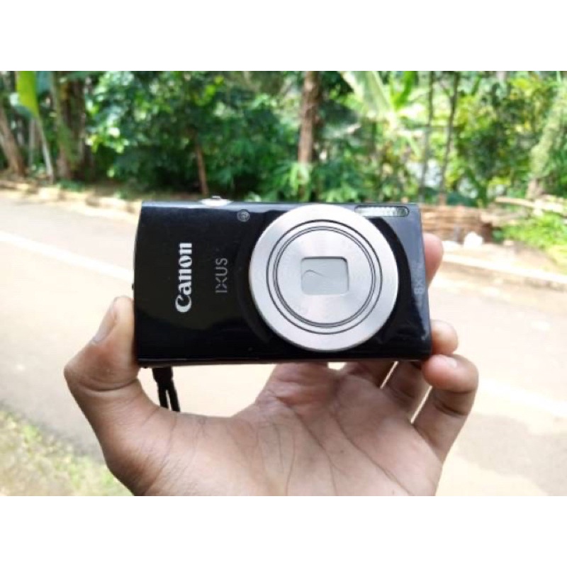 Canon Ixuz 185 camera pocket
