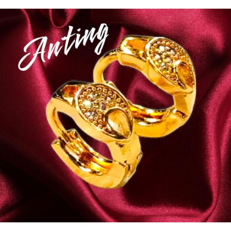 anting wanita//anting permata//perhiasan//anting