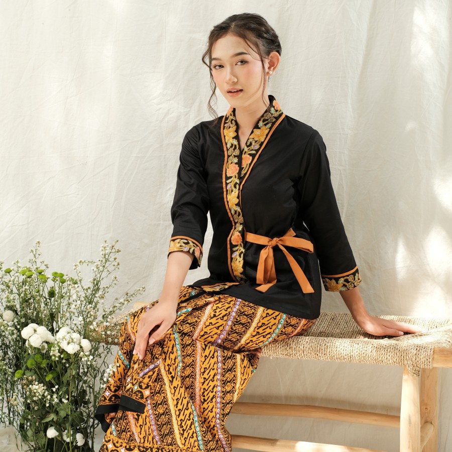 Kebaya Batik Kirana Lengan 7/8 Meradelima Katun Jepang Sogan
