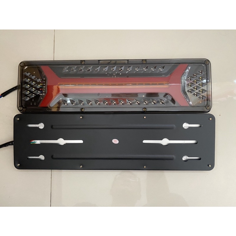 Stop Lamp Lampu Belakang Truk 24 Volt Model Diamond X 46cm