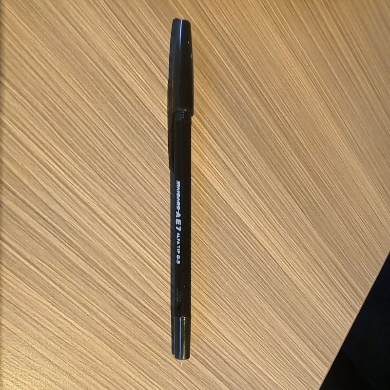 

Bulpoin standard AE7 Hitam