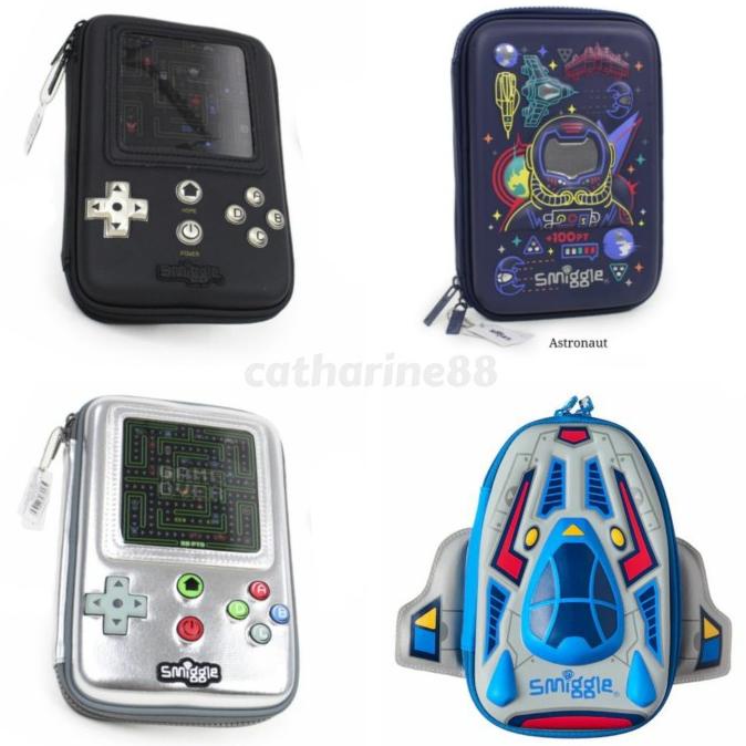 

SMIGGLE Tempat Pensil Gameboy Black Gold Astronaut Astronot Spaceship
