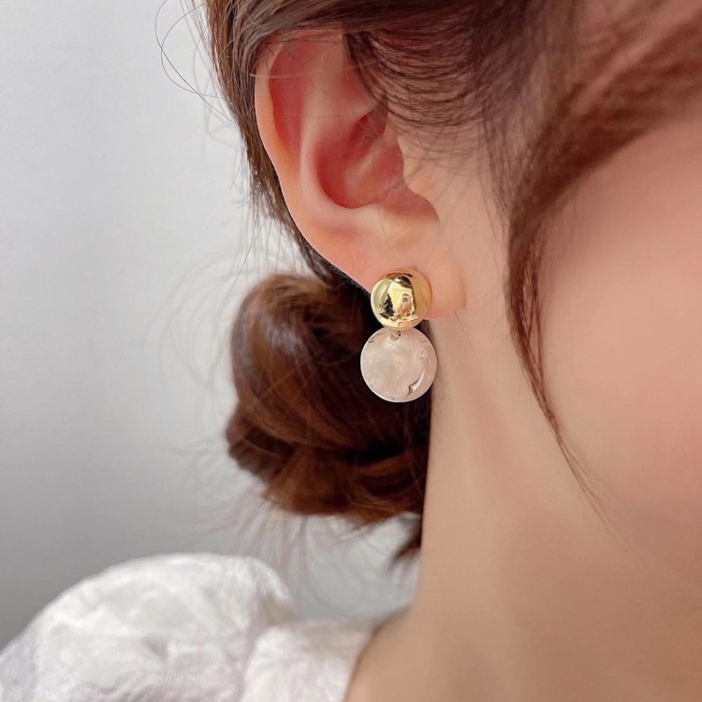 Anting Resin Logam Bulat Vintage Prancis Anting Resin Perempuan Kepribadian Korea Sederhana Serbaguna Anting Fashion