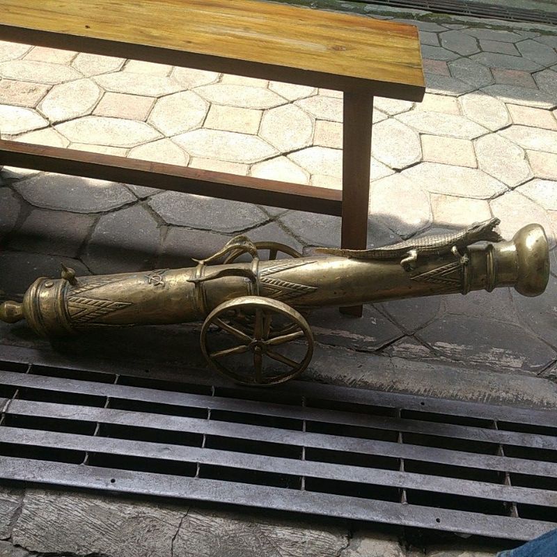 PAJANGAN MERIAM REPRO KUNINGAN