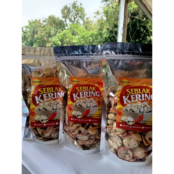 

Krupuk Seblak pedas extra daun jeruk