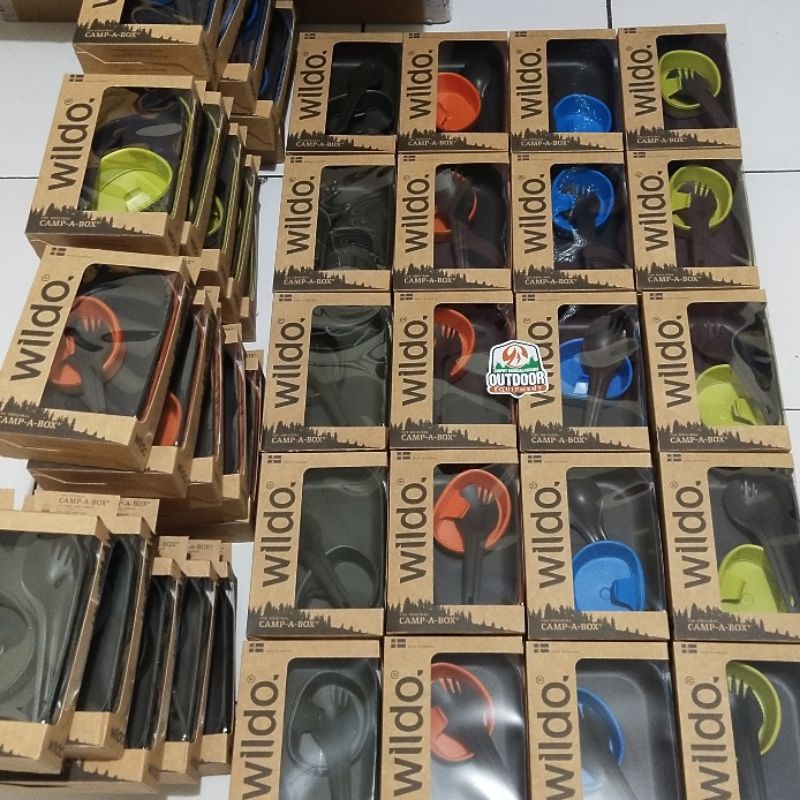 WILDO CAMP-A-BOX LIGHT Tempat Makan Set Gelas Sendok - Olive