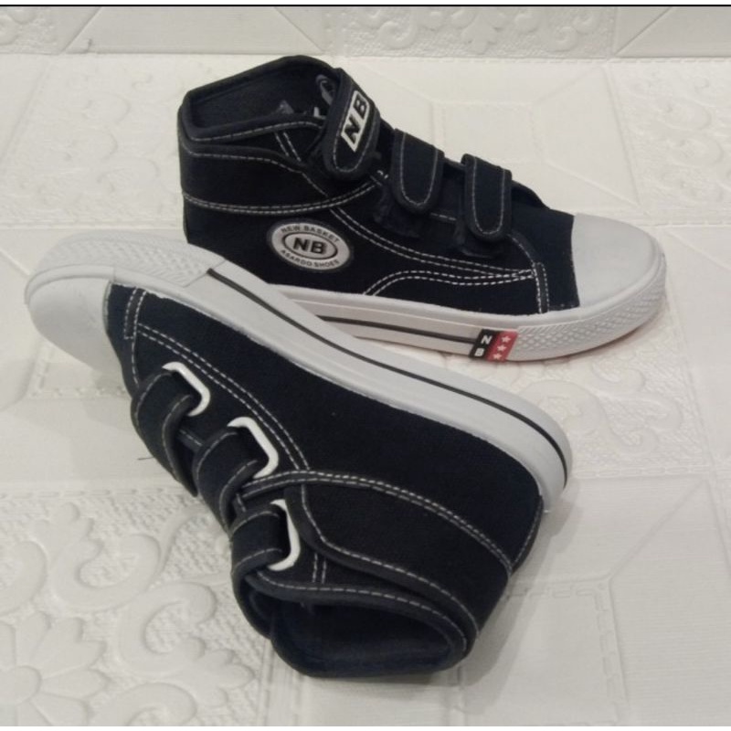 Sepatu Sekolah N&amp;B Hitam putih model prekat