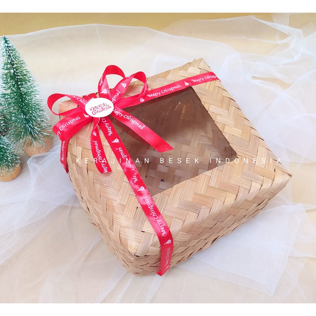 Besek natural aneka ukuran dengan hiasan mika dan pita natal Box nasi Box kue kering Hampers natal M