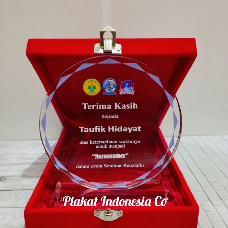 Plakat, Plakat Akrilik, Plakat Akrilik Wisuda, Plakat Akrilik Custom, Plakat Akrilik Murah