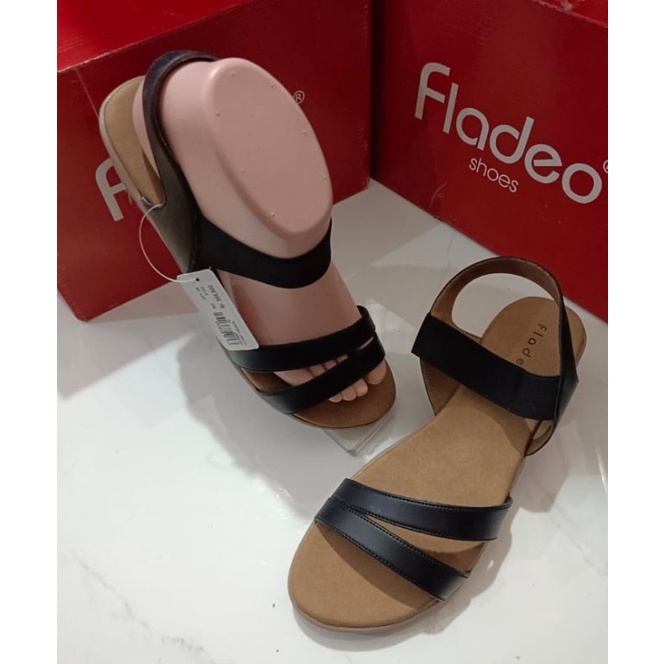Sandal heels wanita tali tiga merk fladeo (LDT297-1HDBCK)