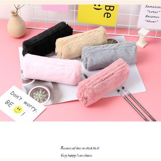 

(C-O2O-➸) J2 - Souvenir Kotak Pensil Bulu Polos Dompet pensil Makeup Organizer viral