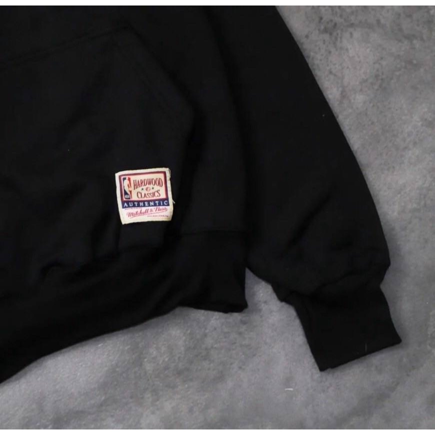 Jaket Sweater hoodie CHICAGO BULLS X MITCHELL&amp;NESS warna hitam full tag bordir timbul sweater terlaris bisa cod