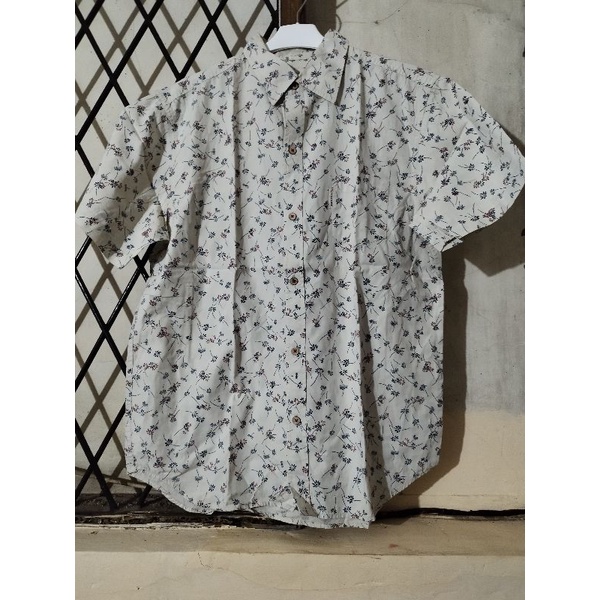 Kemeja Bunga Putih FOR MEN Laki Lengan Pendek PRELOVED Bekas Second Thrift