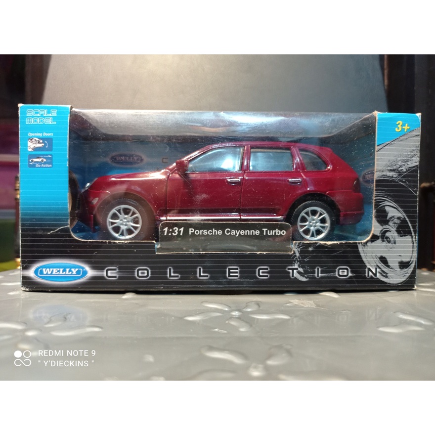 Diecast Welly Porsche Cayenne Turbo - Red Maroon