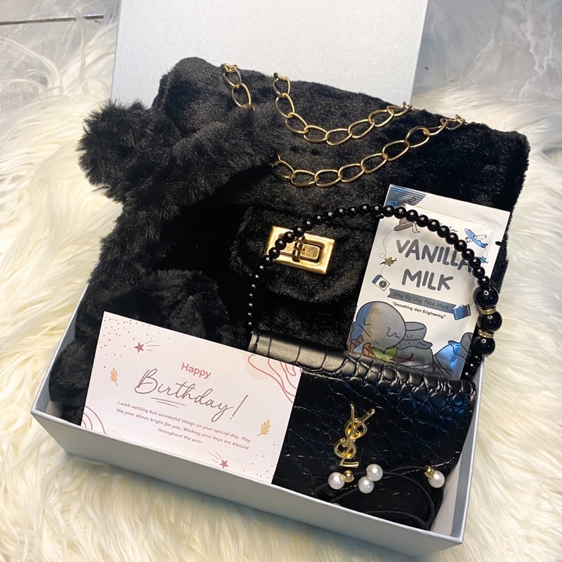 [B2020]HAMPERS GIFT BOX TAS LUCU BAHAN BULU/KADO HARI GURU/KADO HARI IBU/KADO PACAR/KADO WISUDA/KADO WEDDING/KADO ANNIVERSARY/KADO NATAL/KADO VALENTINE/HADIAH ULANG TAHUN/HAMPERS LEBARAN/HAMPERS RAMADAN/HADIAH PERNIKAHAN