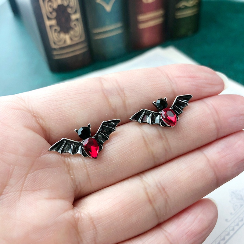 Anting Stud Kelelawar Untuk Wanita Pria Punk Kristal Merah Hadiah Hadiah Pesta Warna Perak Kuno