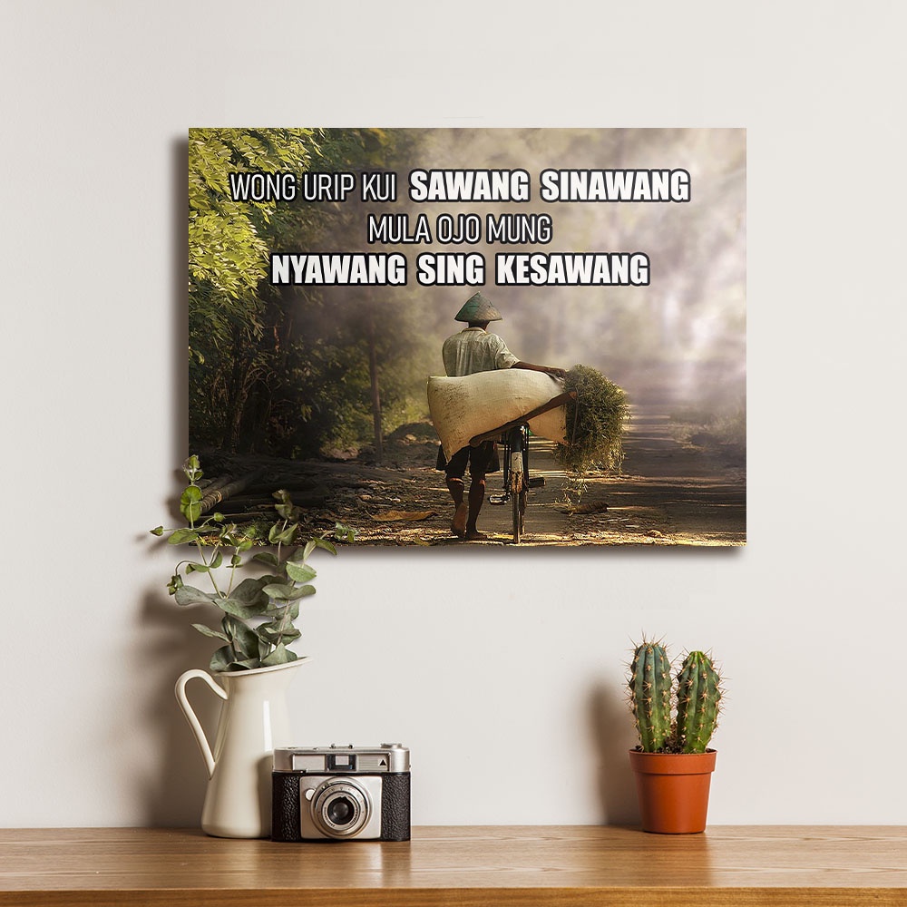 Poster Dekorasi Hiasan Dinding Kayu Quotes Jawa Wong Urip Kui Sawang Sinawang
