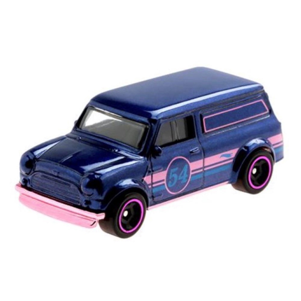 Hot Wheels PEARL AND CHROME 67 Austin Mini Van No. 54