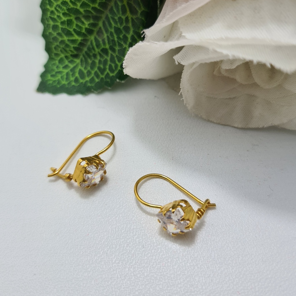 Anting Kait Emas Muda Mata Putih Kotak