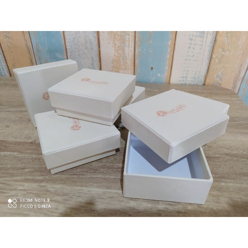 

custom box tutup lepas 10x10x4cm kotak kado souvenir asesoris parfum