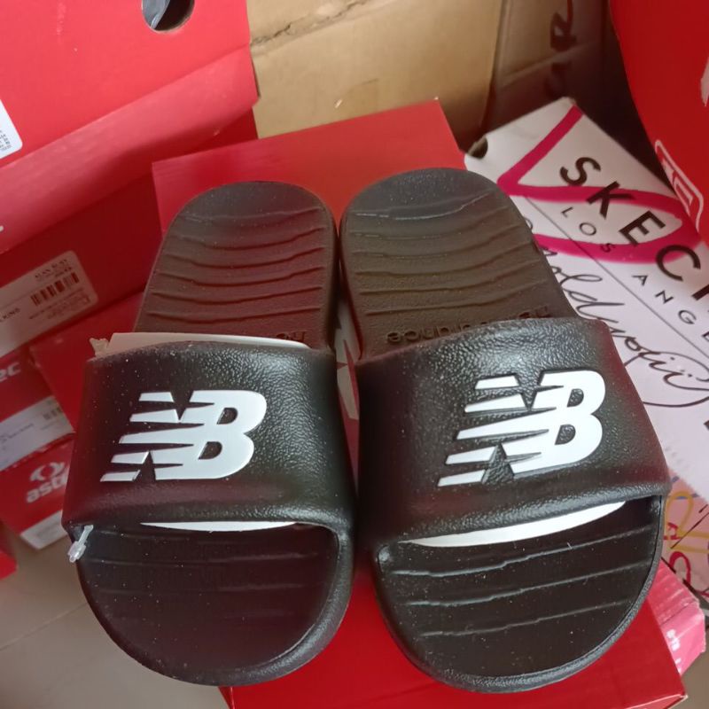 Sandal New Balance YT100BK