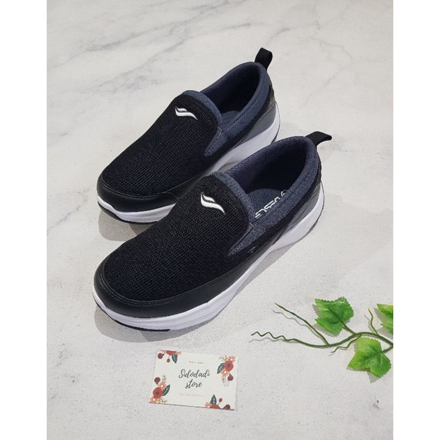 Sepatu Sneakers Slip-On Pria Desle Ricardo Walker