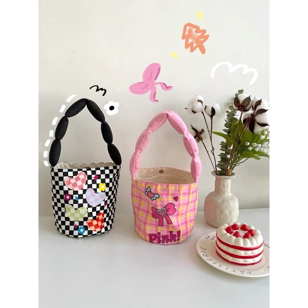 PILLOW BUCKET BAG / TOTE BAG MOTIF LOTSO BUNGA ESTETIK / TAS PIKNIK / TAS FASHION OOTD / TAS LUCU IMUT / TAS WANITA KOREA / AGNES HANDLE BAG / KOREAN PILLOW HAND BAG / TAS MINI KOREA TRENDING VIRAL / TAS LUCU IMPORT / TAS TRAVEL PREMIUM QUALITY