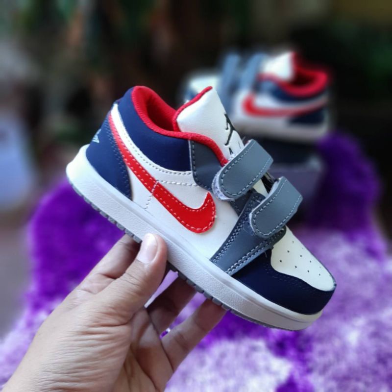 Sepatu Sneakers Anak Laki Laki Model Terbaru