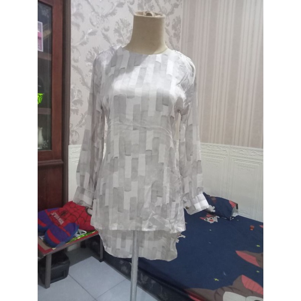 preloved blouse satin sutra lengan balon