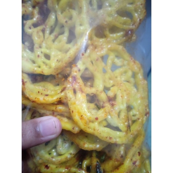 

kerupuk mie pedas daun jeruk