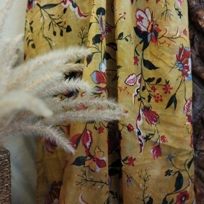 SCARF/KERUDUNG WANITA KUNING MOTIF BUNGA, RUSIA STYLE "KATYA" SCARF