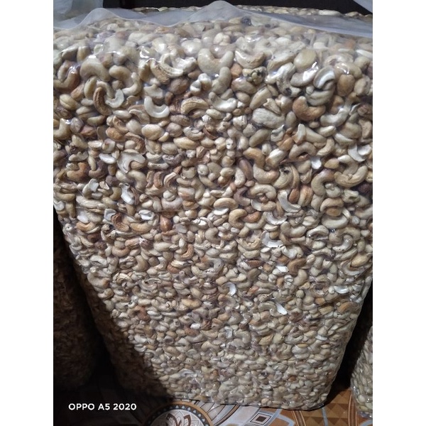 

kacang mede utuh 1000gram