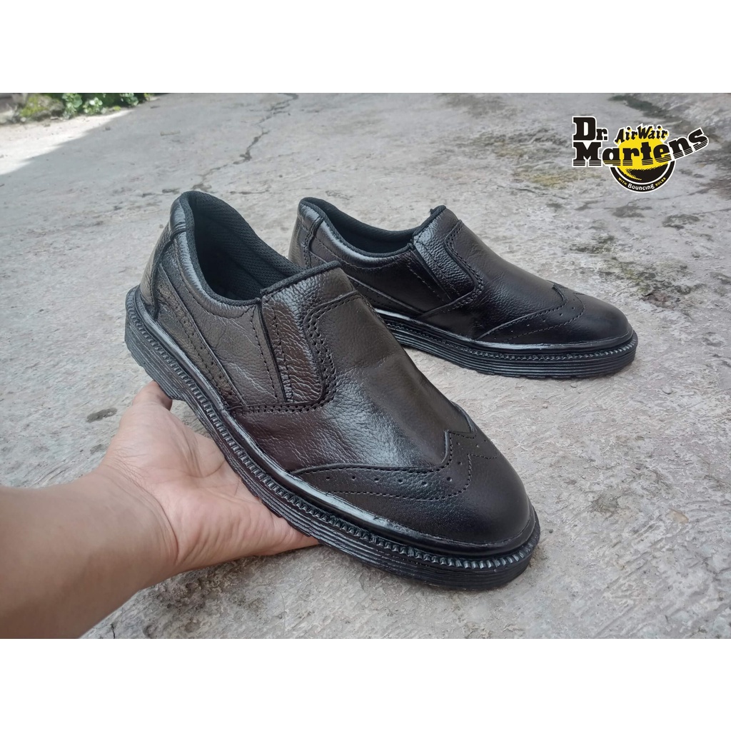 Sepatu Slip On Loafers Docmart Kulit Hitam