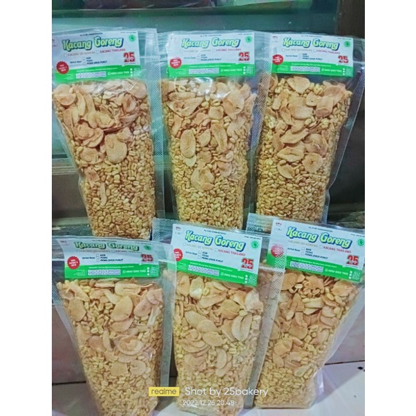 

cemilan kacang | kacang hijau goreng | kacang kacangan | snack | cemilan kekinian | asin bawang putih | 25