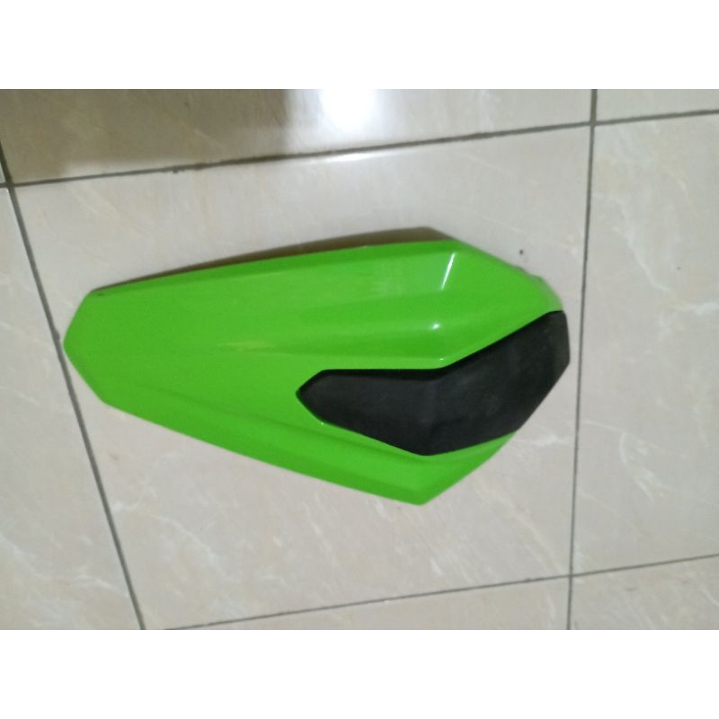 COVER TUTUP JOK BELAKANG PLASTIK SINGLE SeAT NINJA 250 F1 ORI