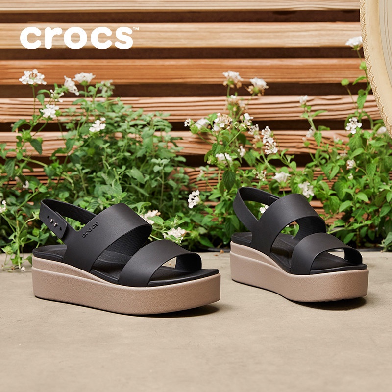 SANDAL WANITA BROOKLYN LOW WEDGES CROCS / BROOKLYN tali