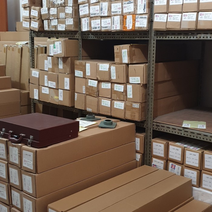 

LAMINASI DINGIN 100 GSM 50" ( 1,27 M X 46 M ) MATTE / GLOSSY