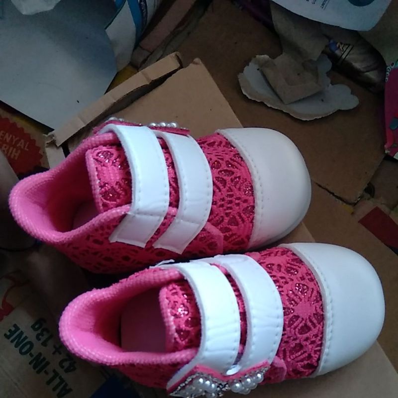sepatu anak berbunyi lucu bangat