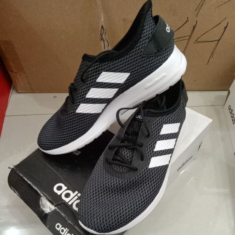 Sepatu Adidas Yatra F36520