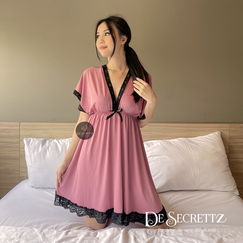 DeSecrettz EMILIA Lingerie Sexy Bahan Premium Spandeks Adem dan Lembut Di Kulit, Bisa Stretch, Bisa Untuk Small Size Sampai Big Size, Sexy Lingerie Model Babydoll, Premium Sleepwear, Pakaian Dinas Depan Suami, Baju Tidur Sexy, Baju Haram Sexy, Bisa COD-Flamingo Pink