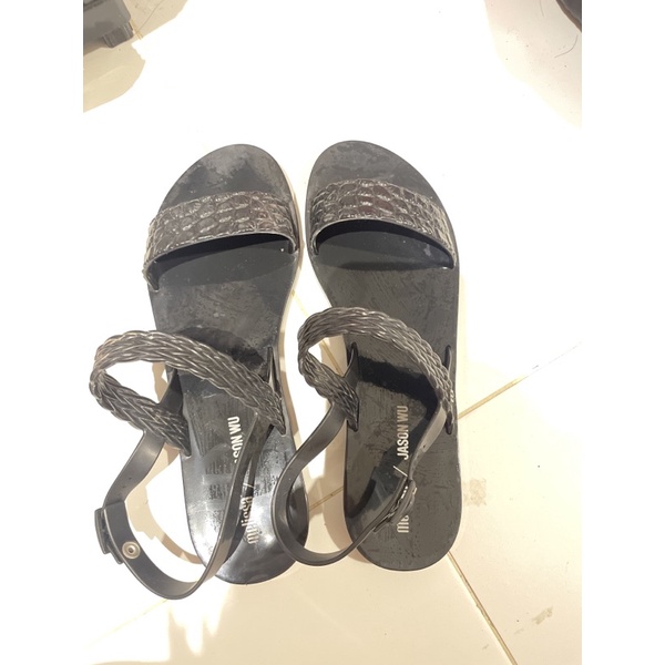 PRELOVED- Melissa Jason Wu