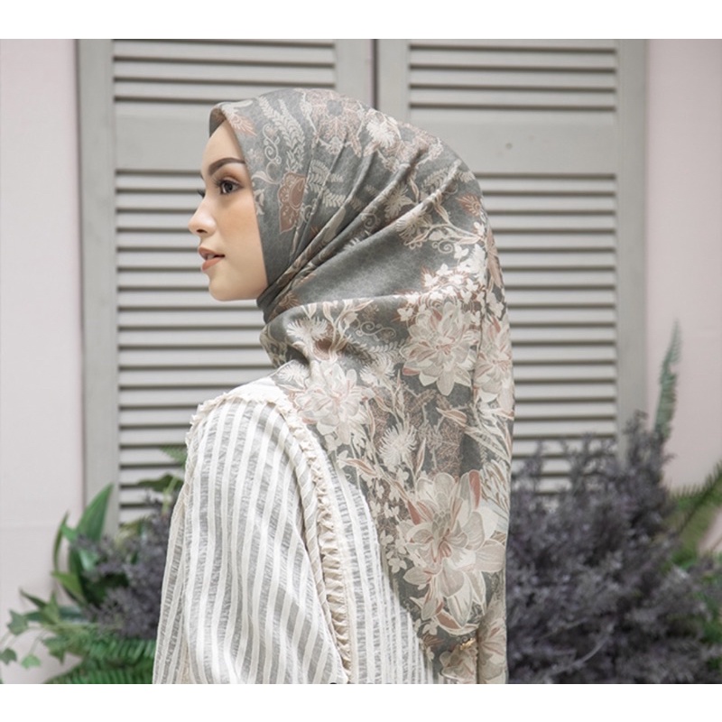 Preloved Adeline Scarf Heaven Lights