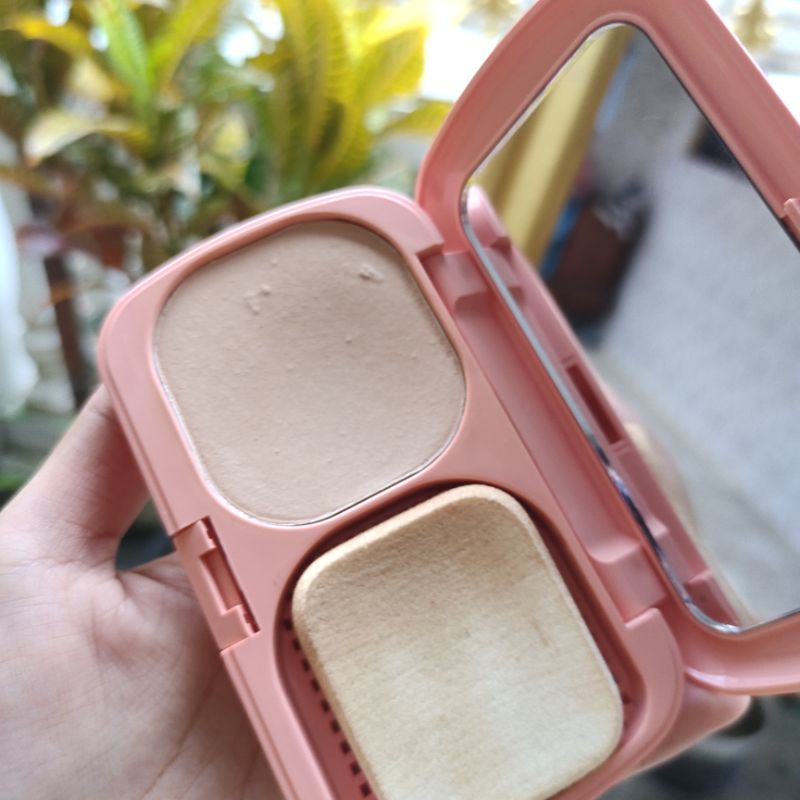 PRELOVED TWO WAY CAKE REVELINE