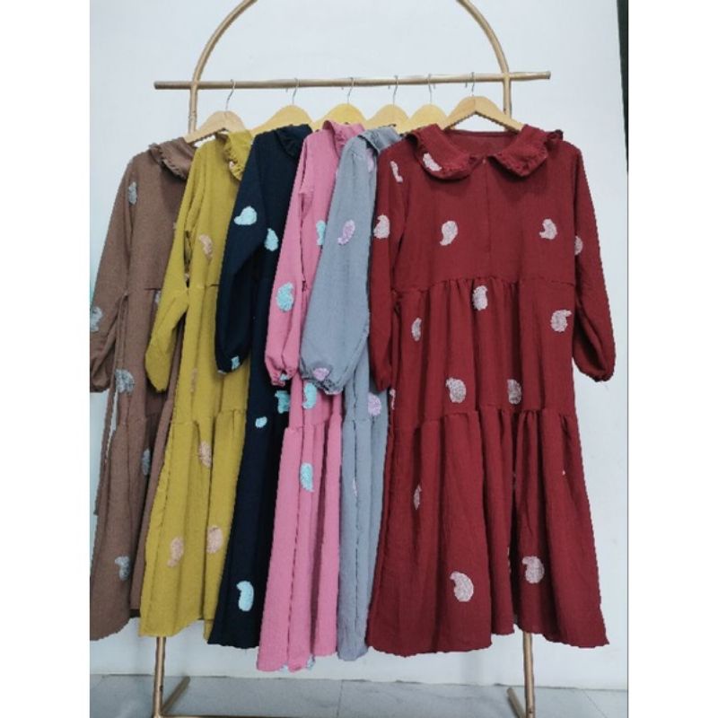 Midi Dress Crinkle Pompom Daun Busui