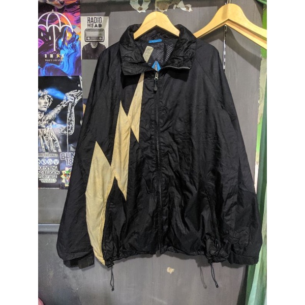 windbreaker snowboard volcom