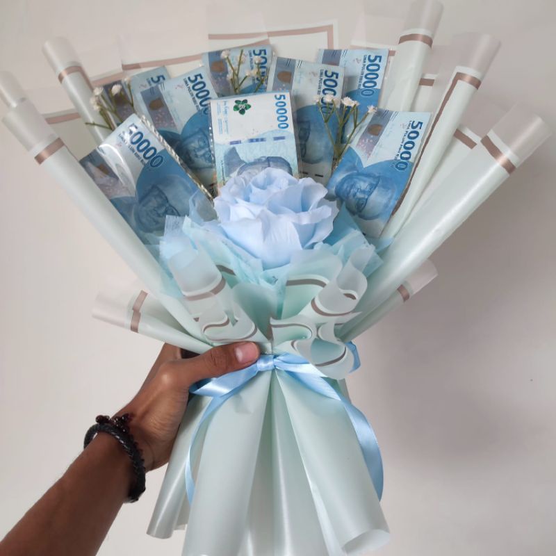 Buket bouquet wisuda pernikahan ulang tahun dan acara besar bisa request warna dan tambah kartu ucapan