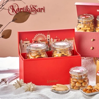 

READY BEKASI 12 OCT 2024 - KARTIKA SARI HAMPERS 2022 GIFT BOX 5 NATAL CHRISTMAS NEW YEAR PARCEL LIMITED EDITION KARTIKASARI OLEH OLEH BANDUNG VIRAL SALE PROMO PAKET HADIAH BOLU CAKE LEGIT PIA ROTI PIE COOKIES PASTRY LAPIS BIRTHDAY CAKE KUE ULANG TAHUN K