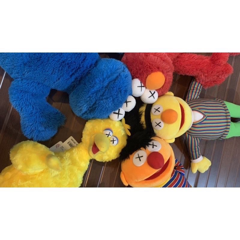 UNIQLO x KAWS x SESAME STREET PLUSH ORIGINAL SET