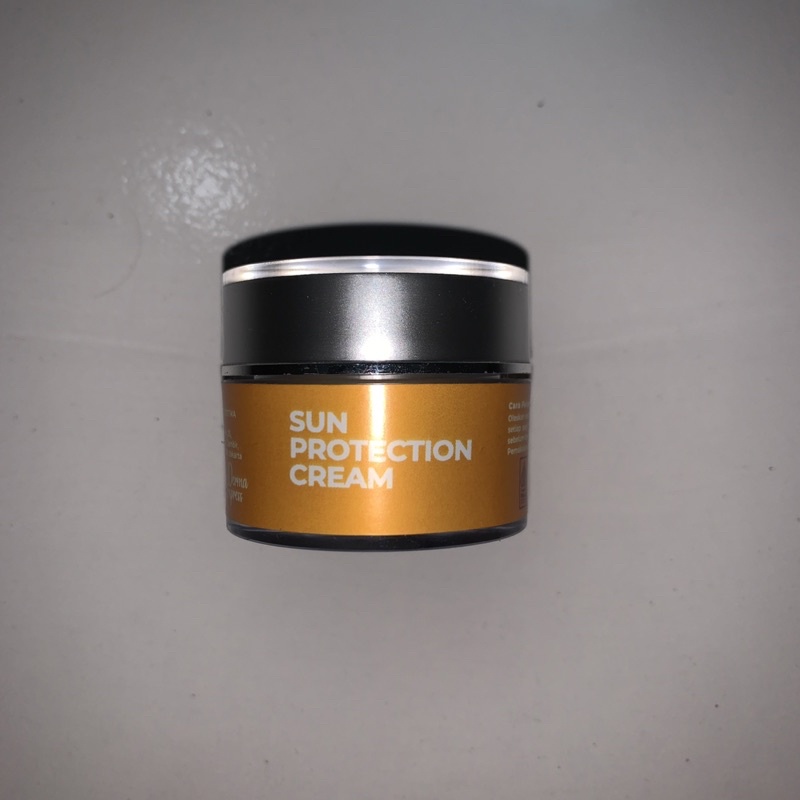 preloved HARGA MIRING sunscreen derma express,sunscreen azloe,calendula mask teddy clubs, pore purif